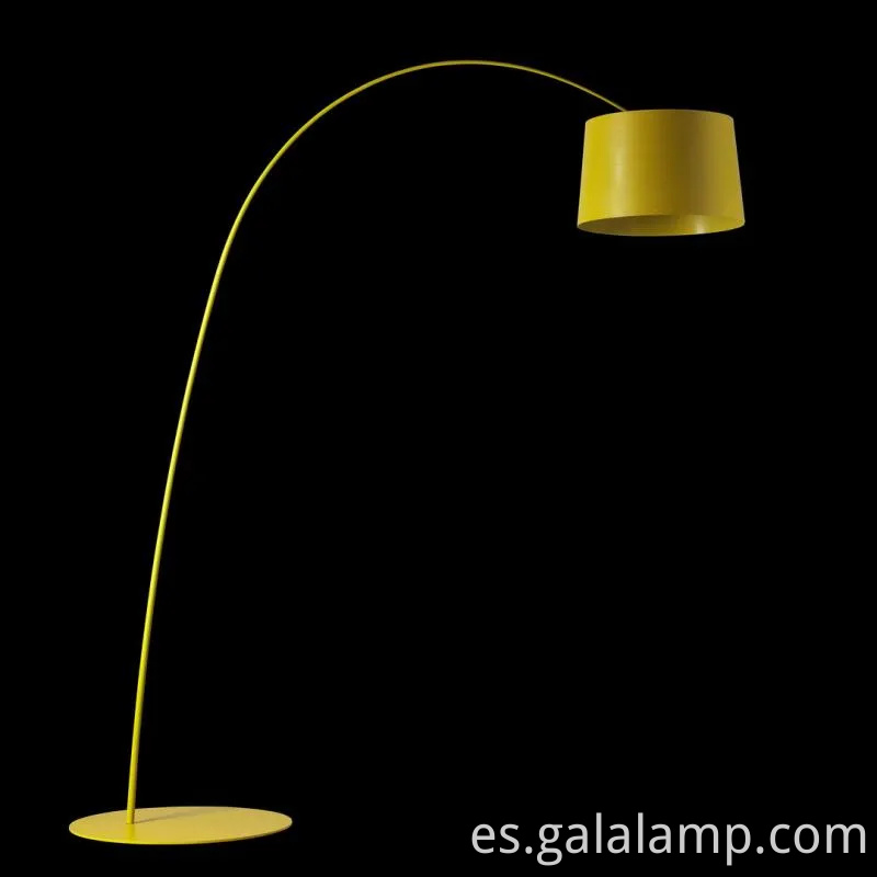 Elegante lámpara de piso de arco para espacios de vida contemporáneos